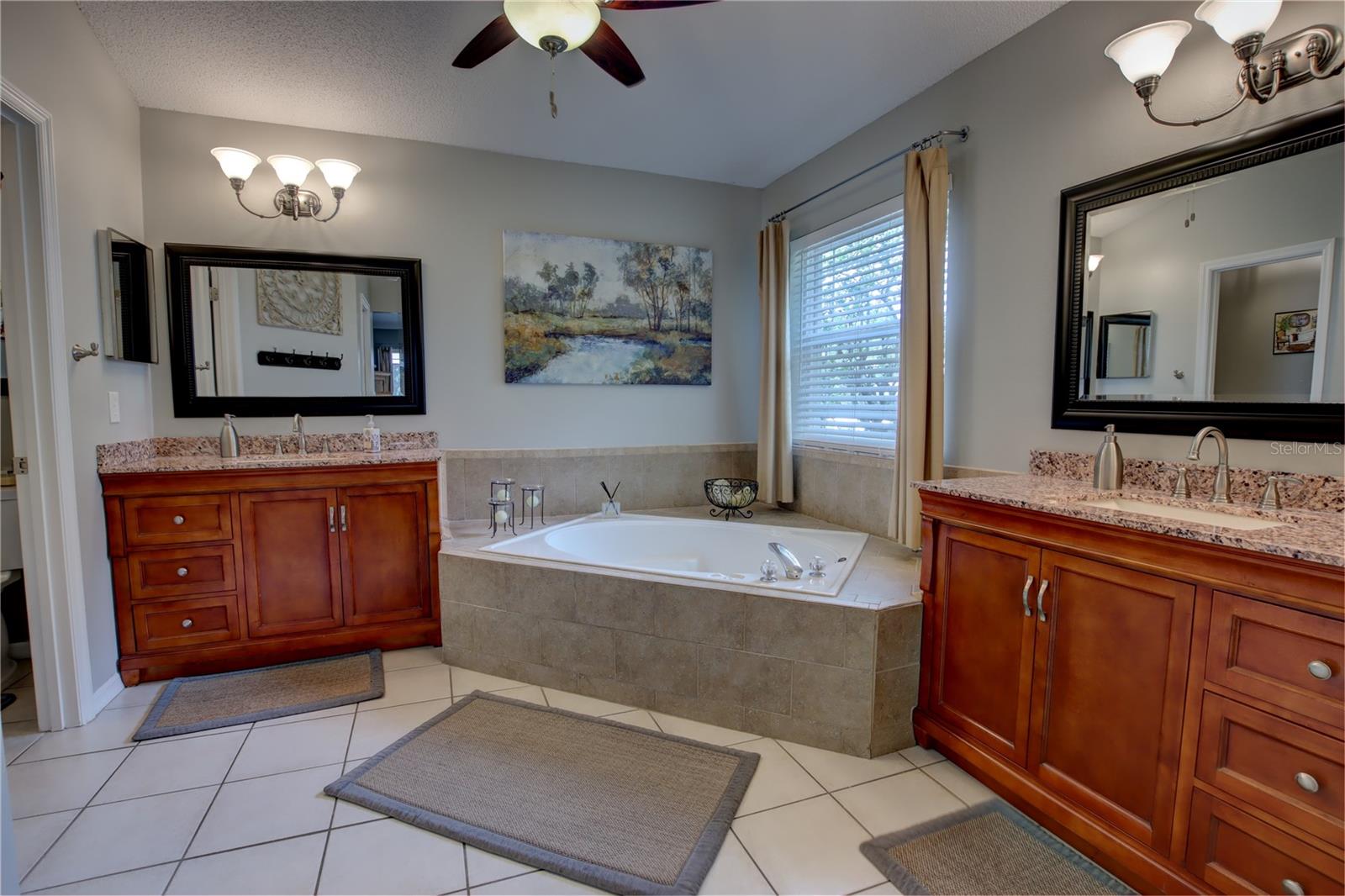 Image 22 of 42 For 301 Oak Leaf Circle