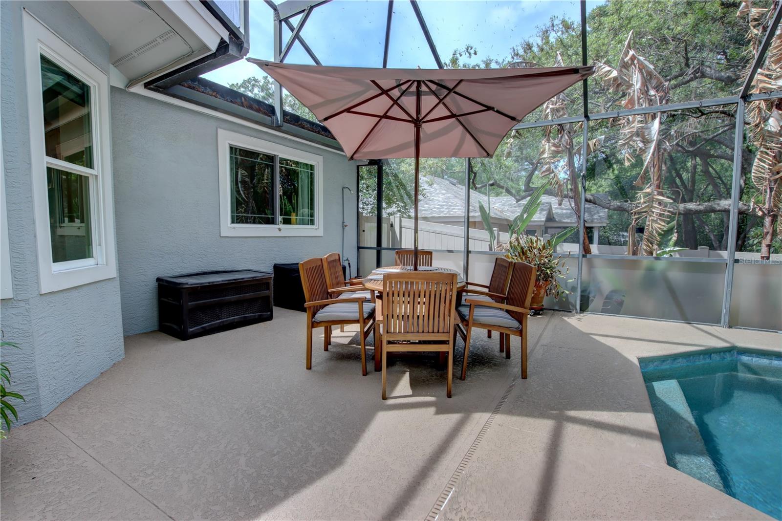Image 33 of 42 For 301 Oak Leaf Circle