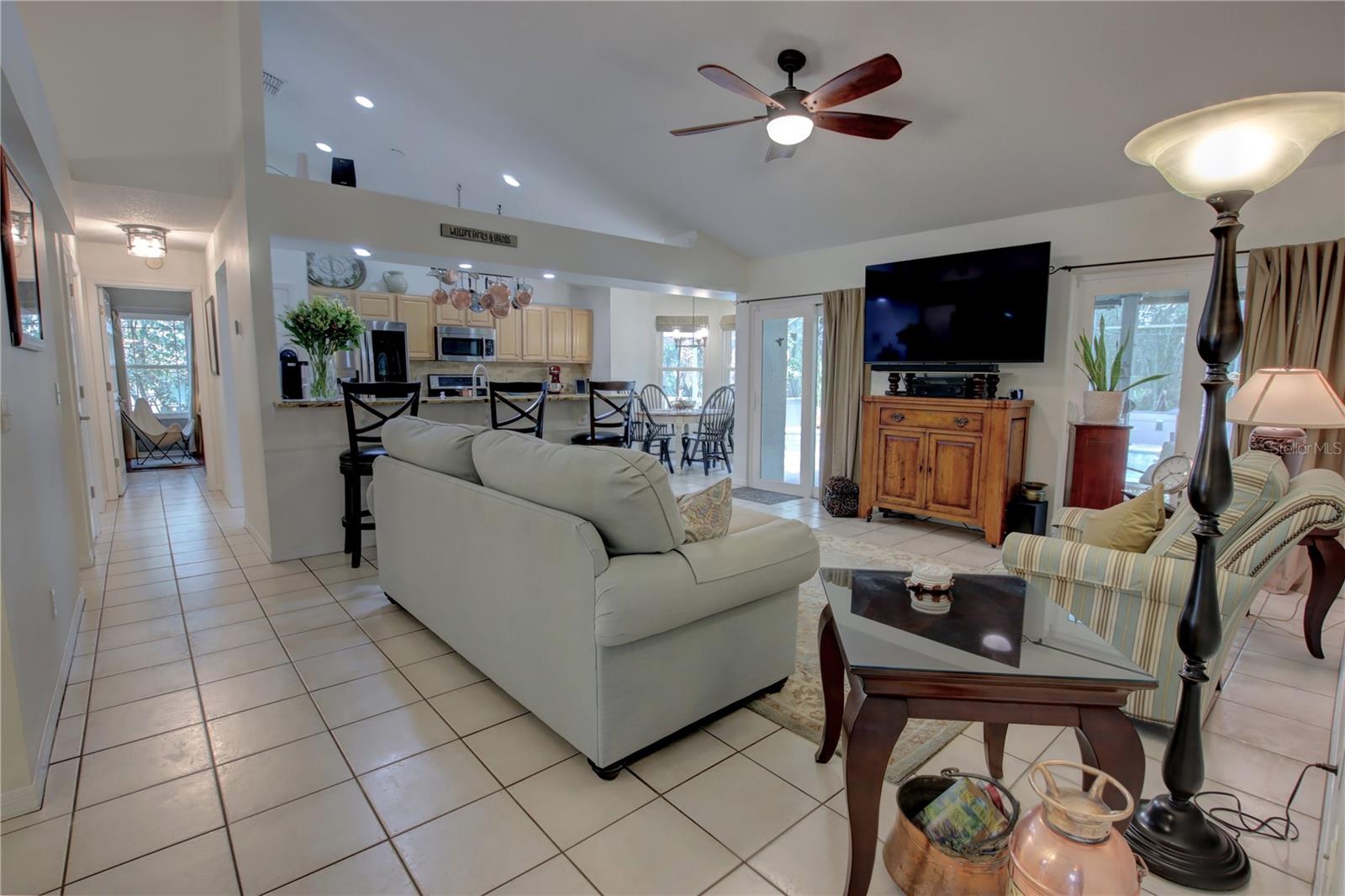 Image 5 of 42 For 301 Oak Leaf Circle