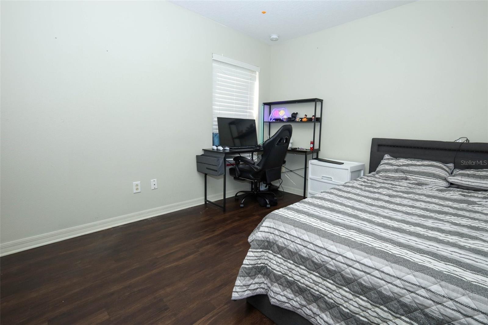 Image 29 of 41 For 200 Patrice Hope Street