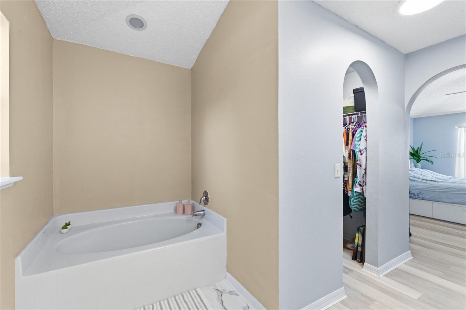 Image 20 of 37 For 2150 Sandridge Circle