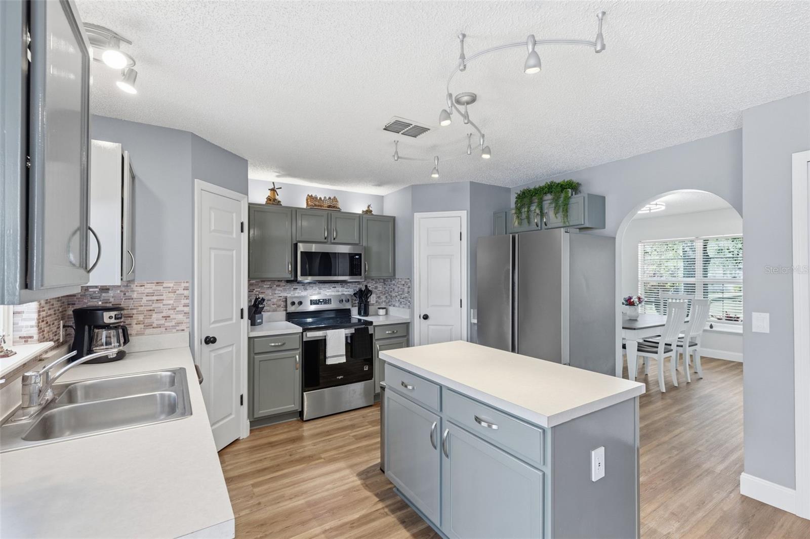 Image 3 of 37 For 2150 Sandridge Circle