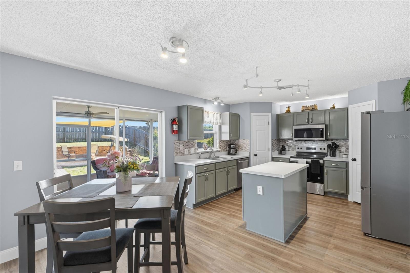 Image 7 of 37 For 2150 Sandridge Circle