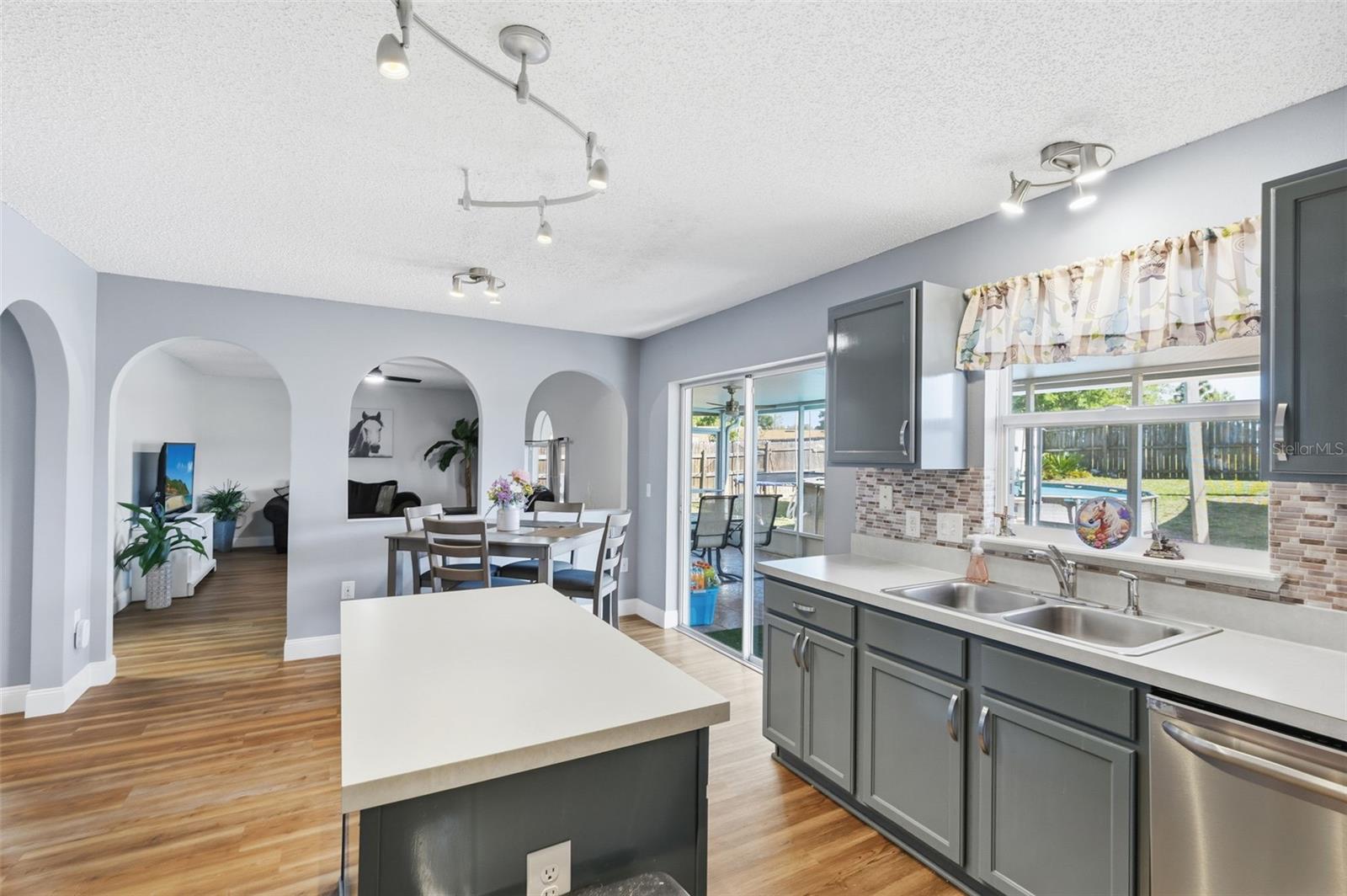 Image 9 of 37 For 2150 Sandridge Circle