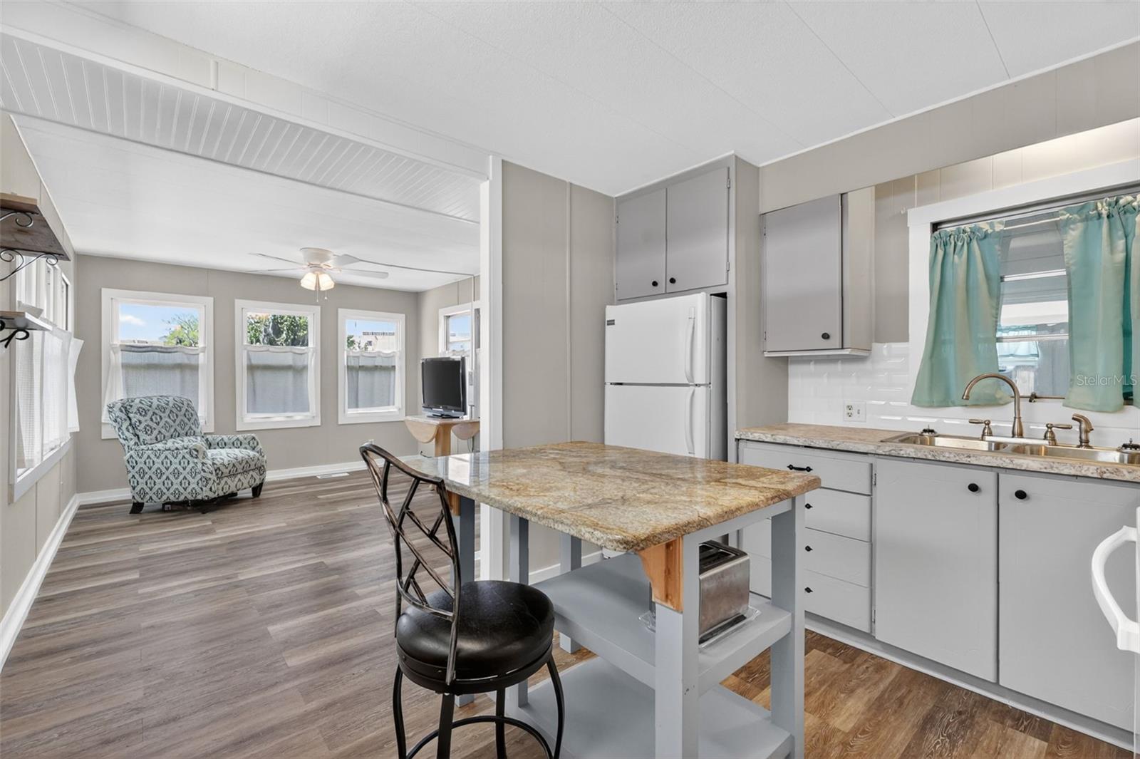 Image 11 of 32 For 465 Marina Lane