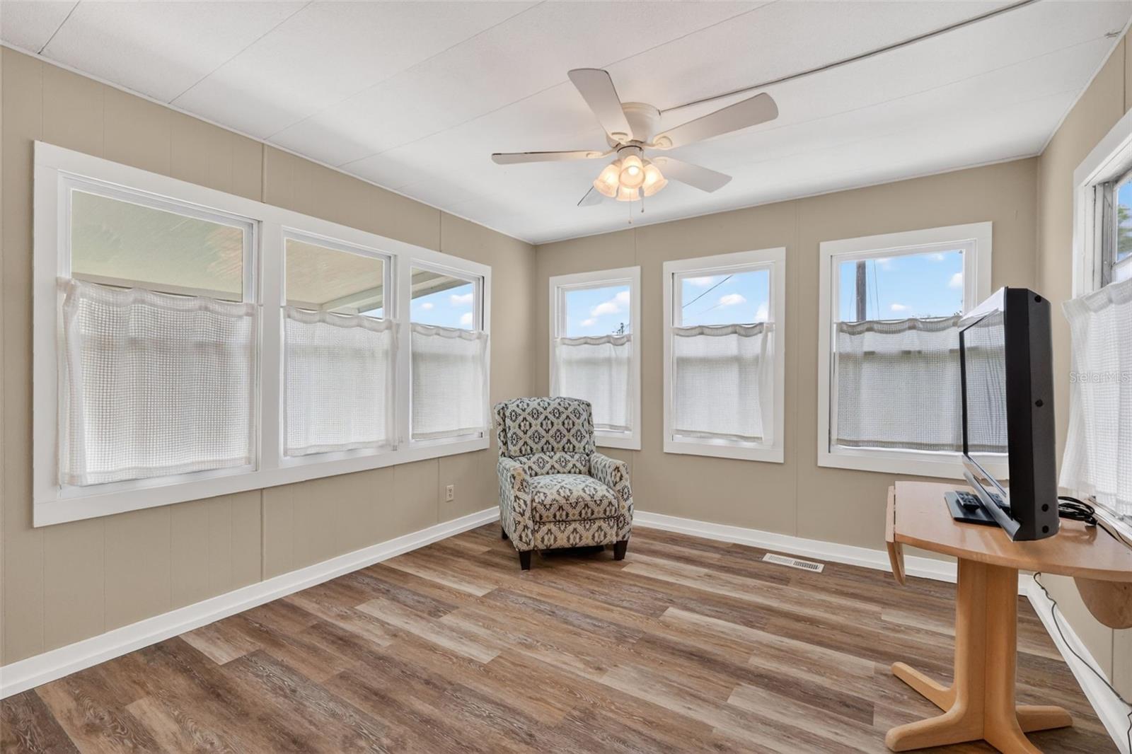 Image 7 of 32 For 465 Marina Lane