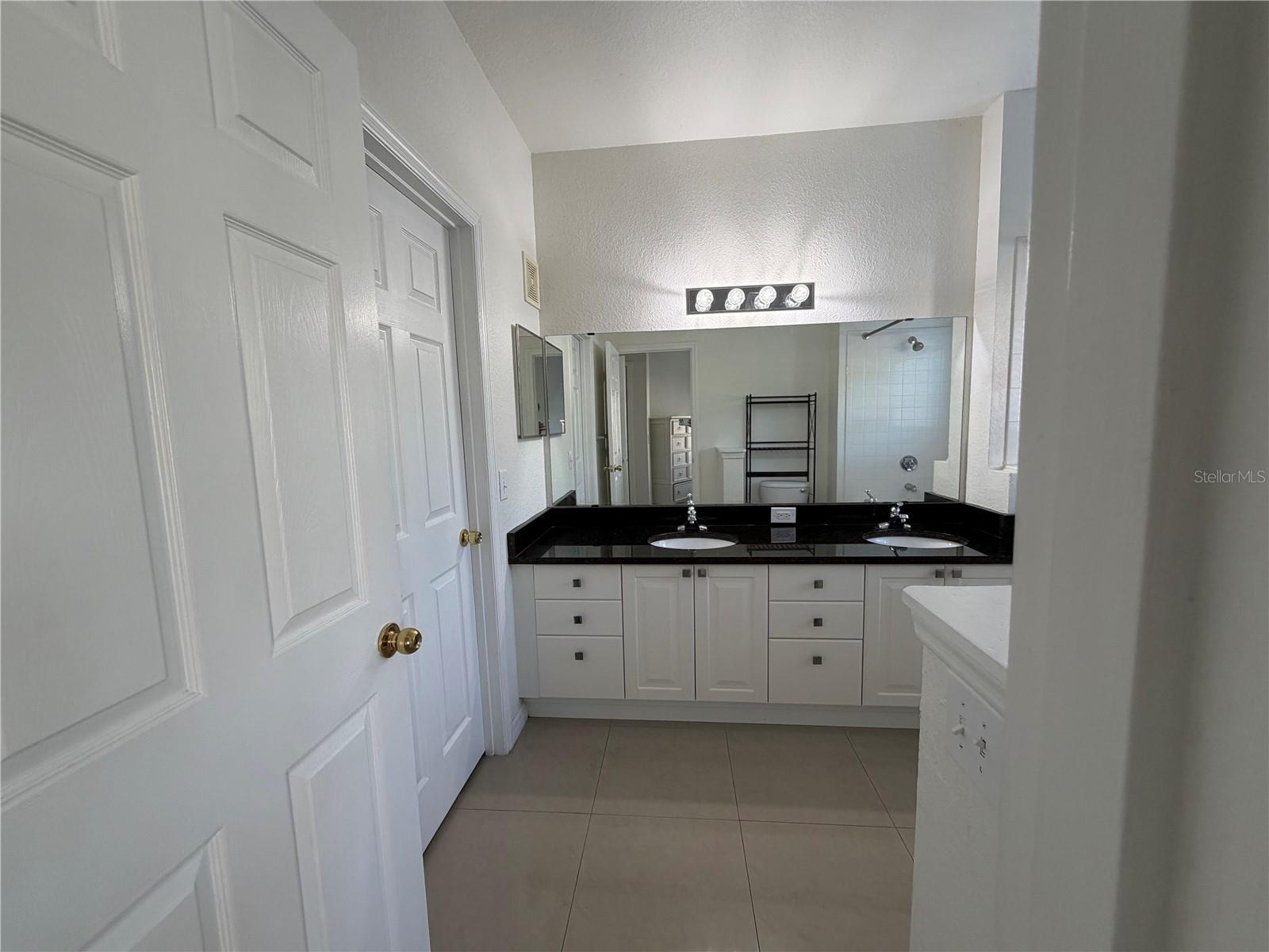 Image 17 of 47 For 3735 Conroy Road 2222