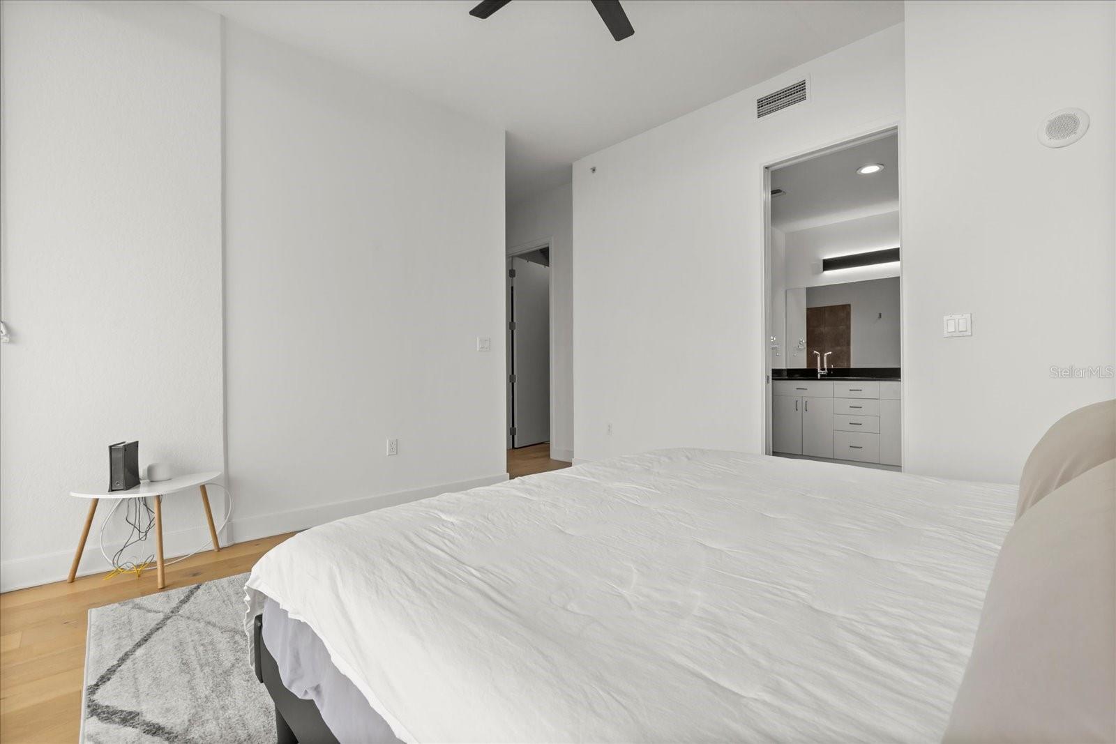 Image 20 of 44 For 150 Robinson Street 2506