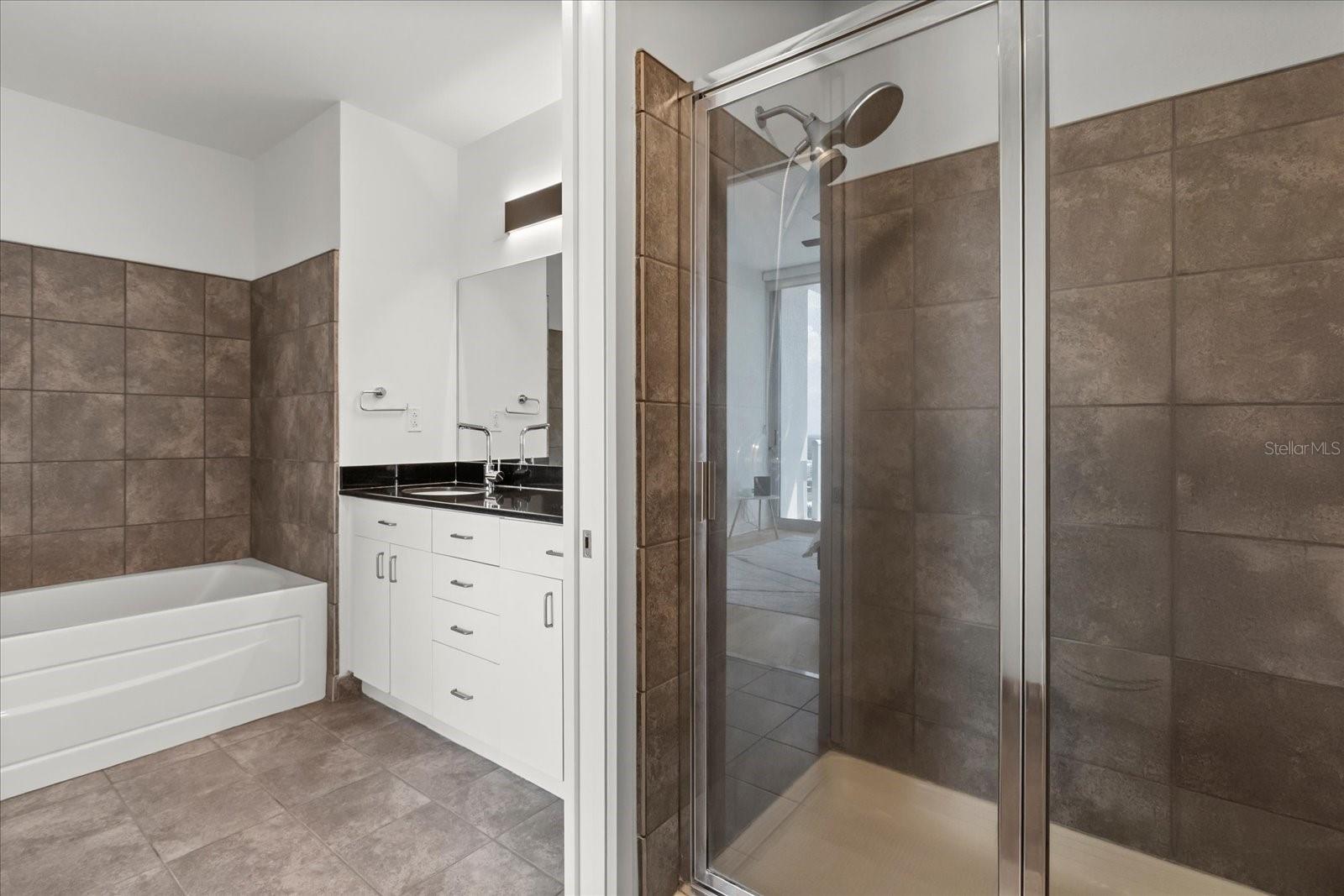 Image 23 of 44 For 150 Robinson Street 2506