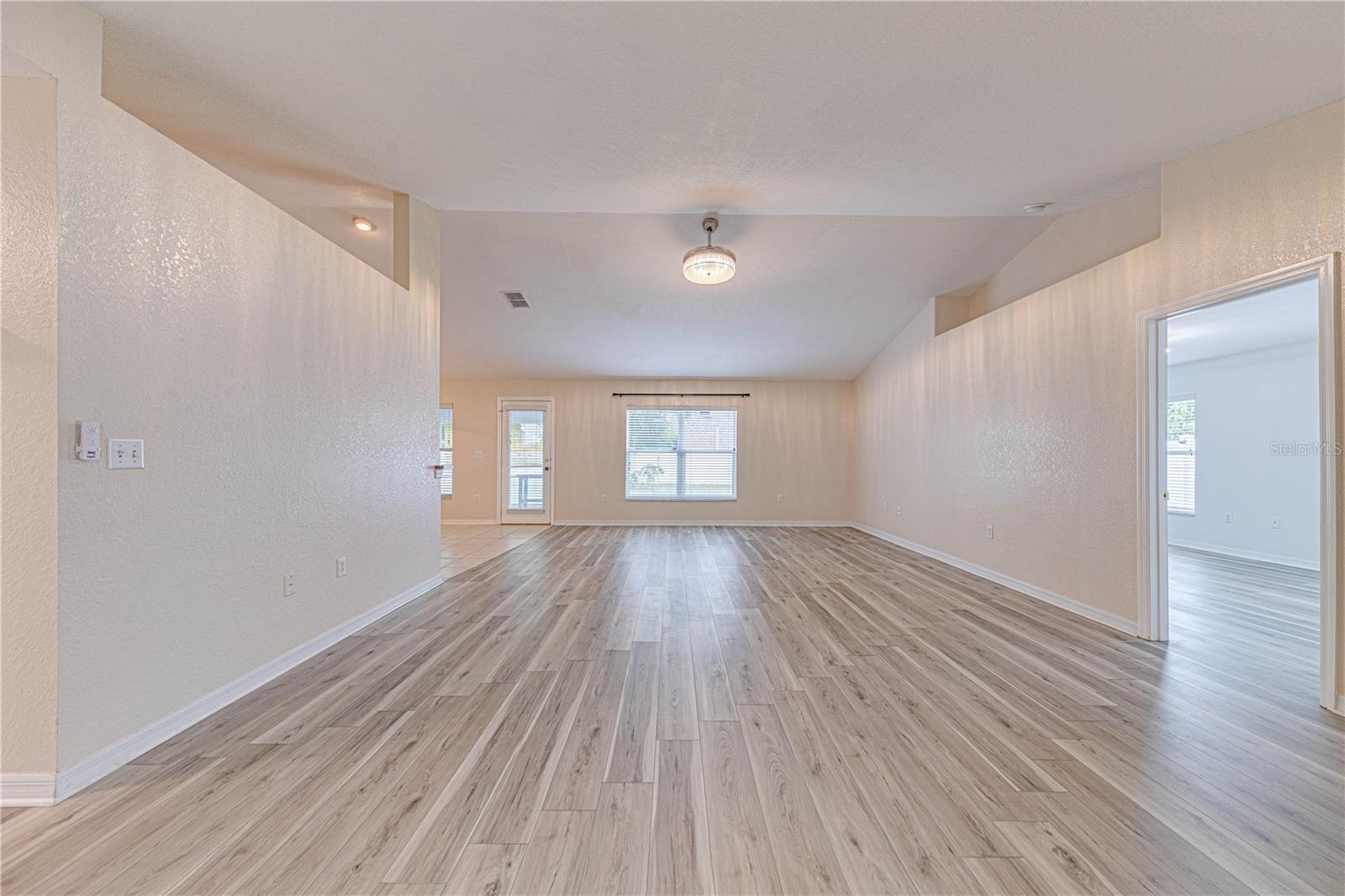 Image 13 of 43 For 1176 Lake Place Court