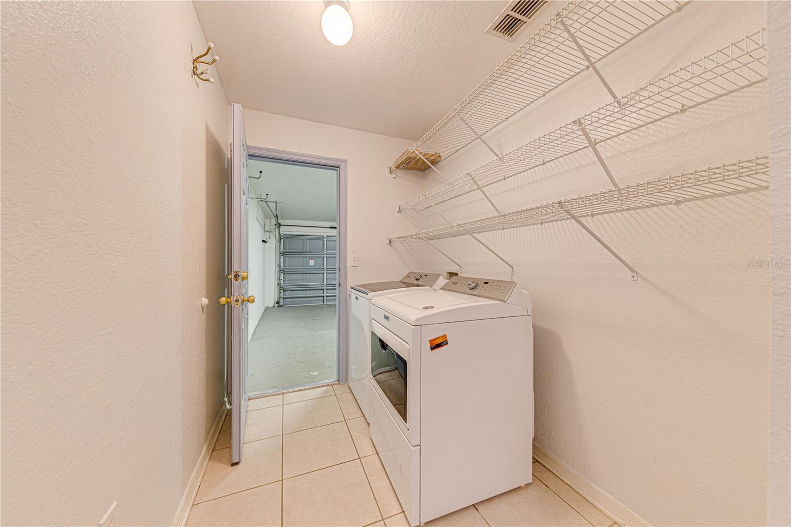 Image 21 of 43 For 1176 Lake Place Court