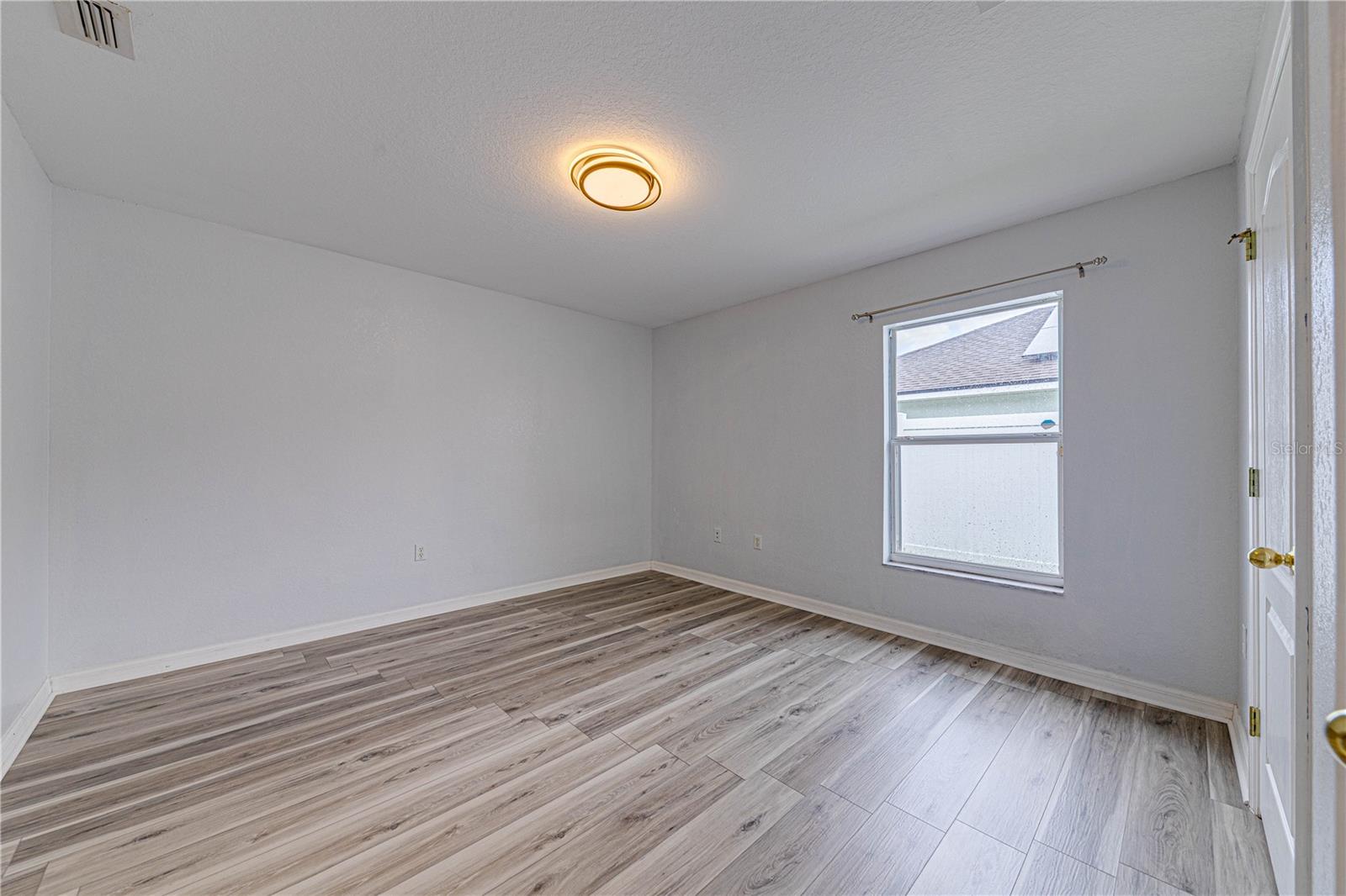 Image 23 of 43 For 1176 Lake Place Court