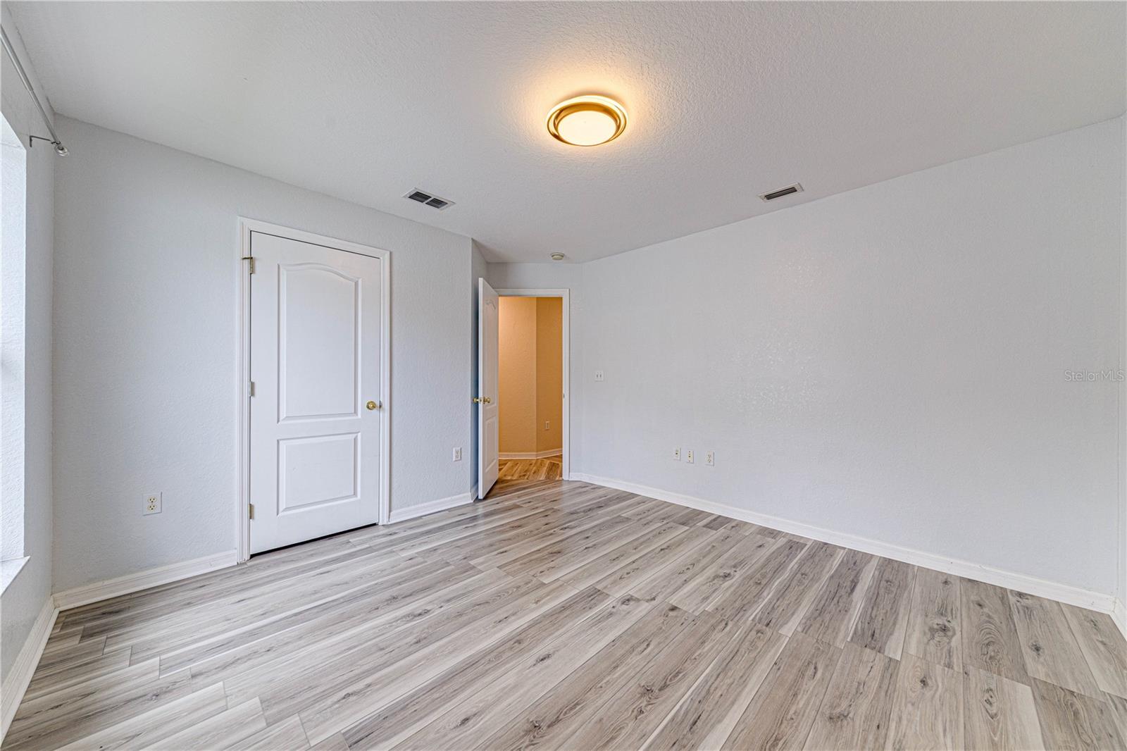 Image 24 of 43 For 1176 Lake Place Court