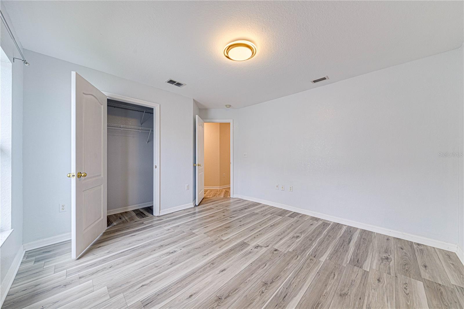 Image 25 of 43 For 1176 Lake Place Court