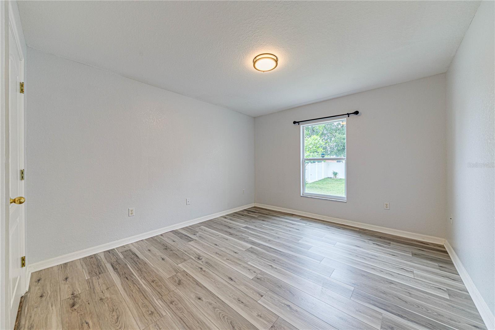 Image 27 of 43 For 1176 Lake Place Court