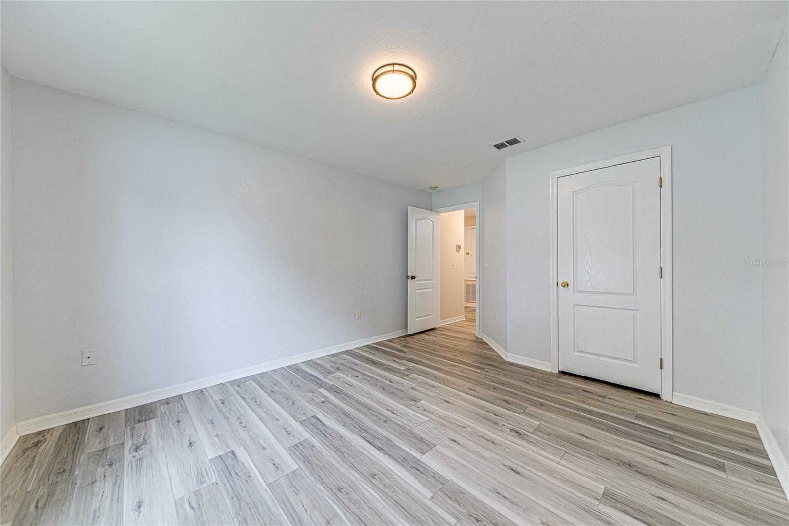 Image 28 of 43 For 1176 Lake Place Court