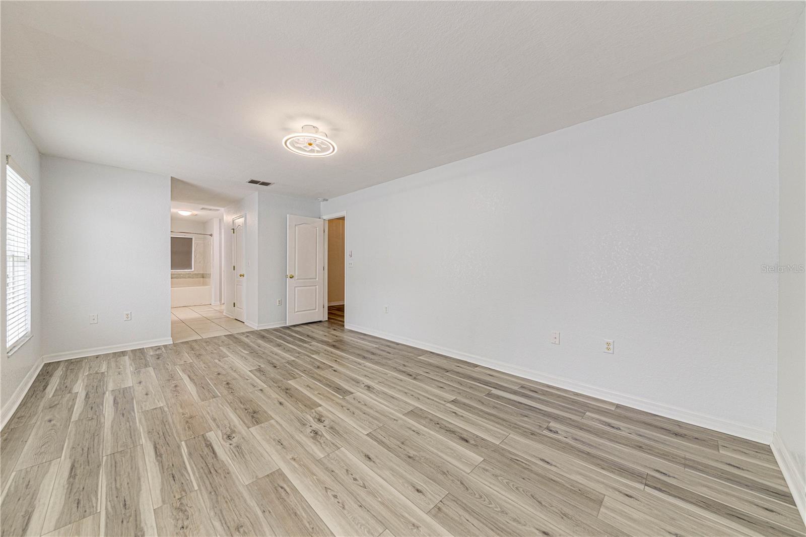 Image 31 of 43 For 1176 Lake Place Court