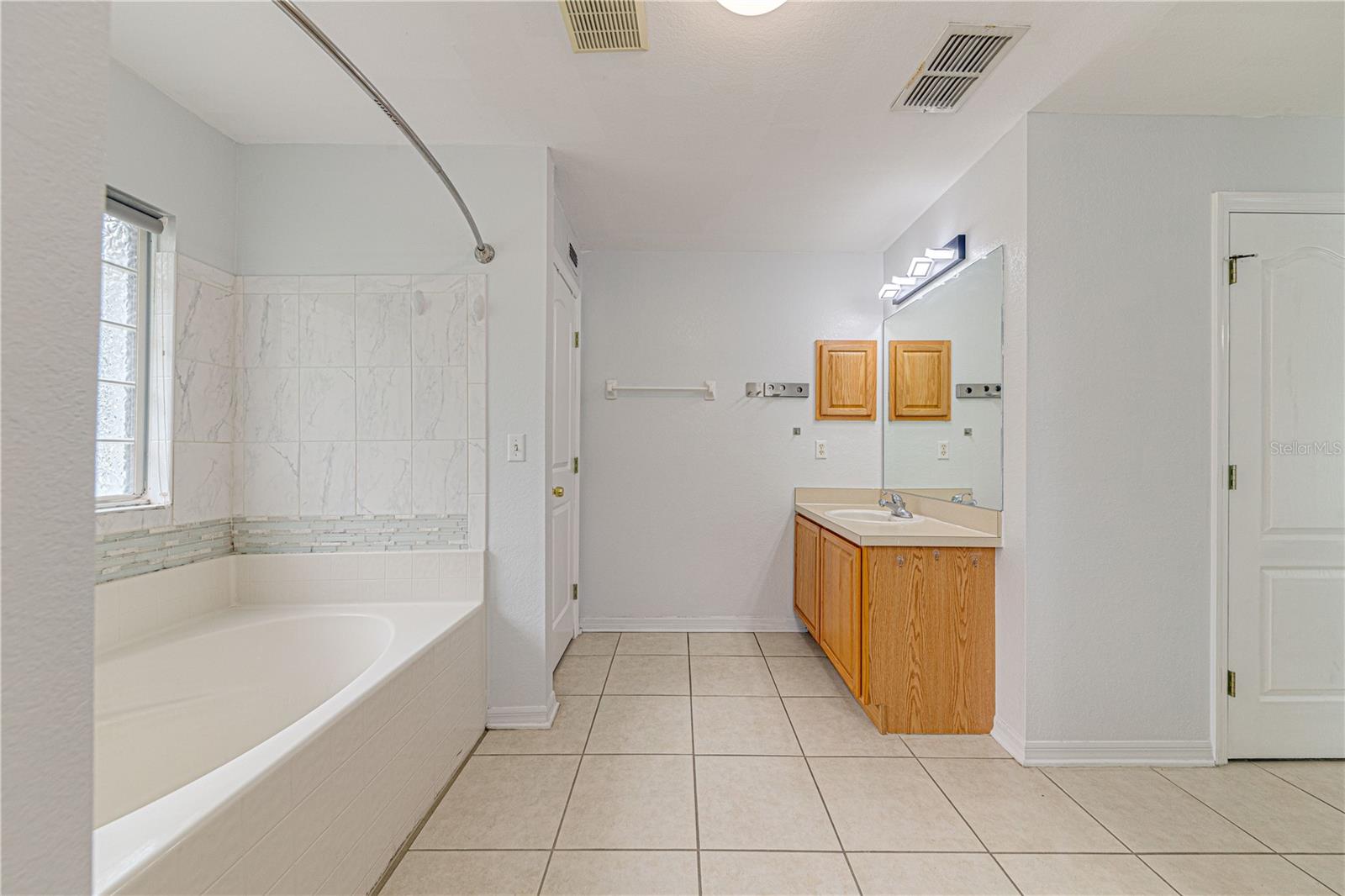 Image 35 of 43 For 1176 Lake Place Court