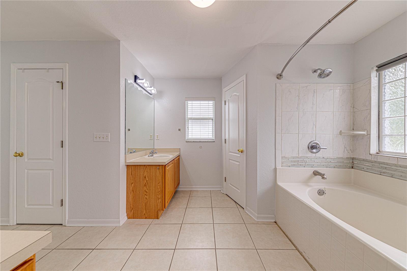 Image 36 of 43 For 1176 Lake Place Court