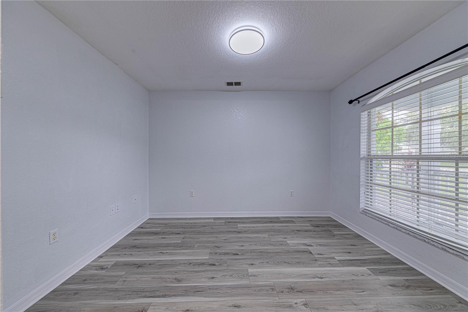 Image 9 of 43 For 1176 Lake Place Court