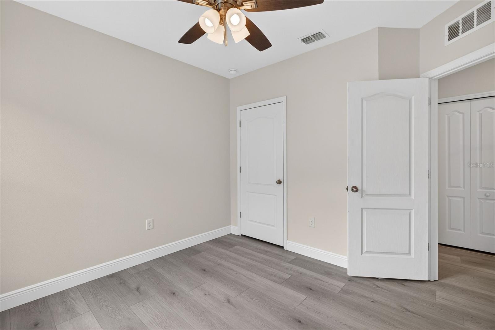 Image 10 of 92 For 2992 Gibraltar Boulevard