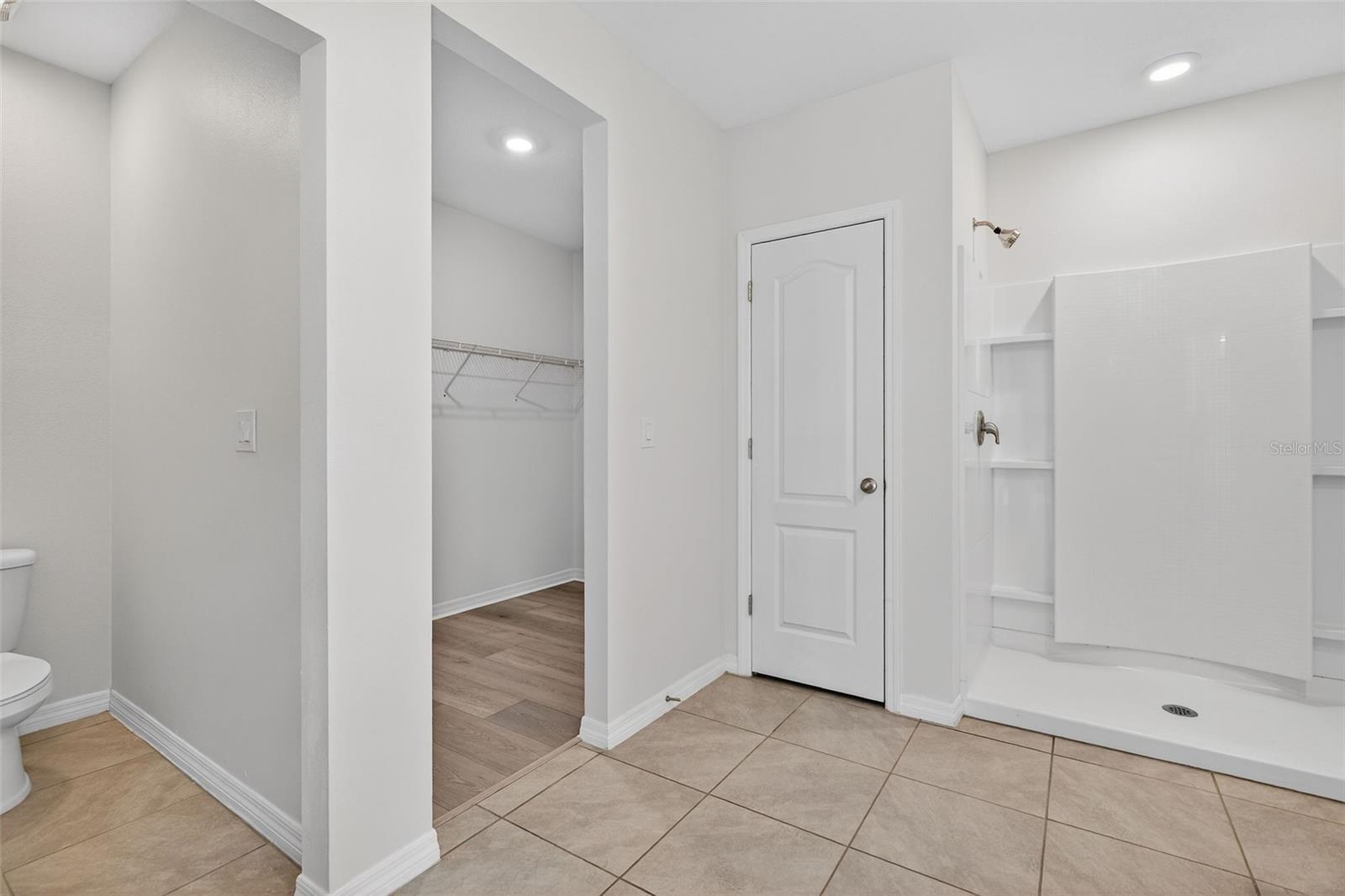 Image 11 of 92 For 2992 Gibraltar Boulevard