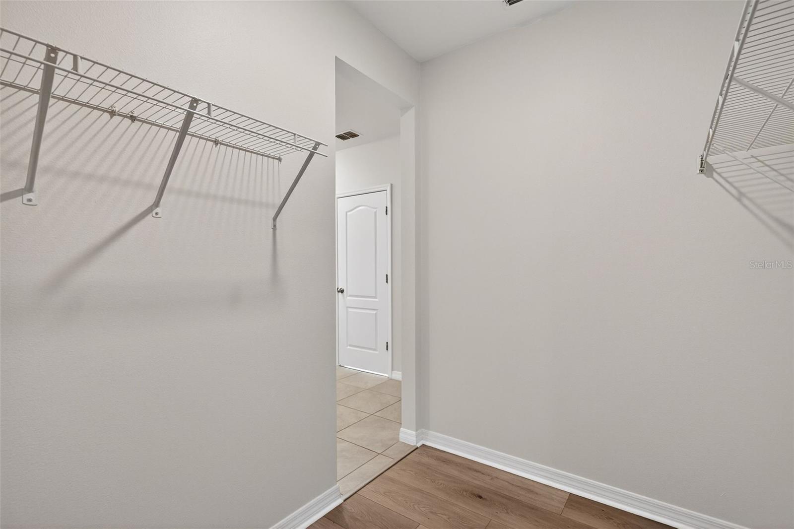 Image 14 of 92 For 2992 Gibraltar Boulevard