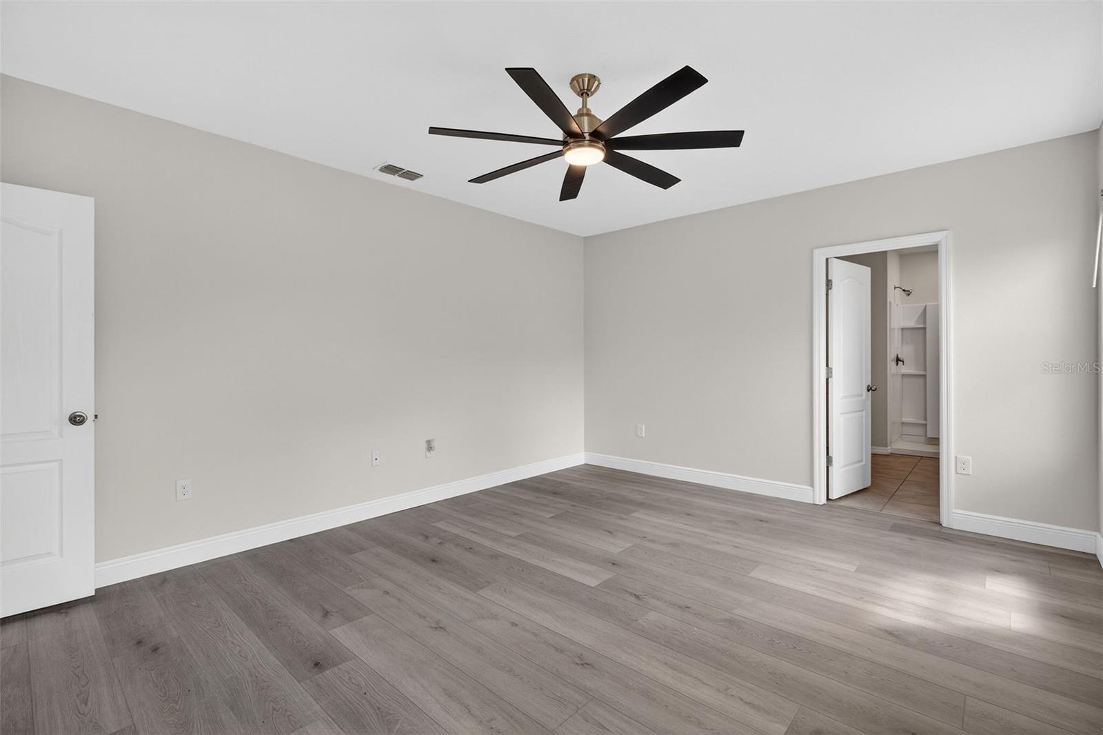 Image 17 of 92 For 2992 Gibraltar Boulevard