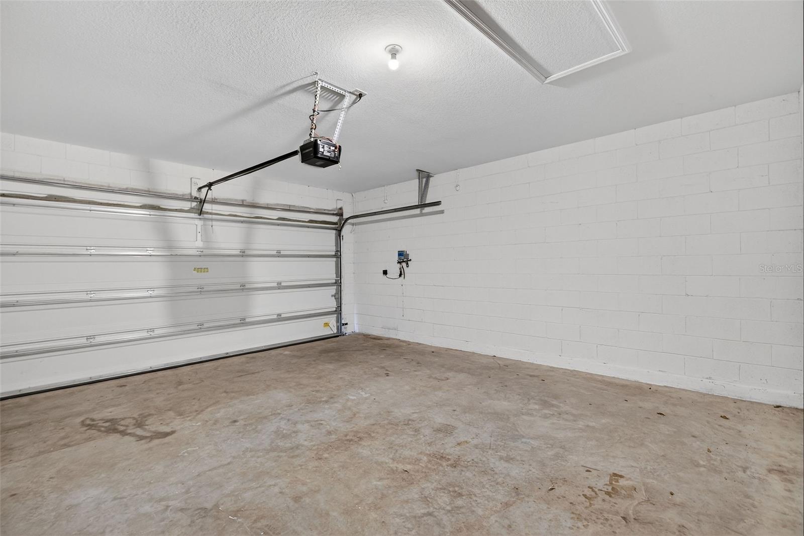 Image 18 of 92 For 2992 Gibraltar Boulevard