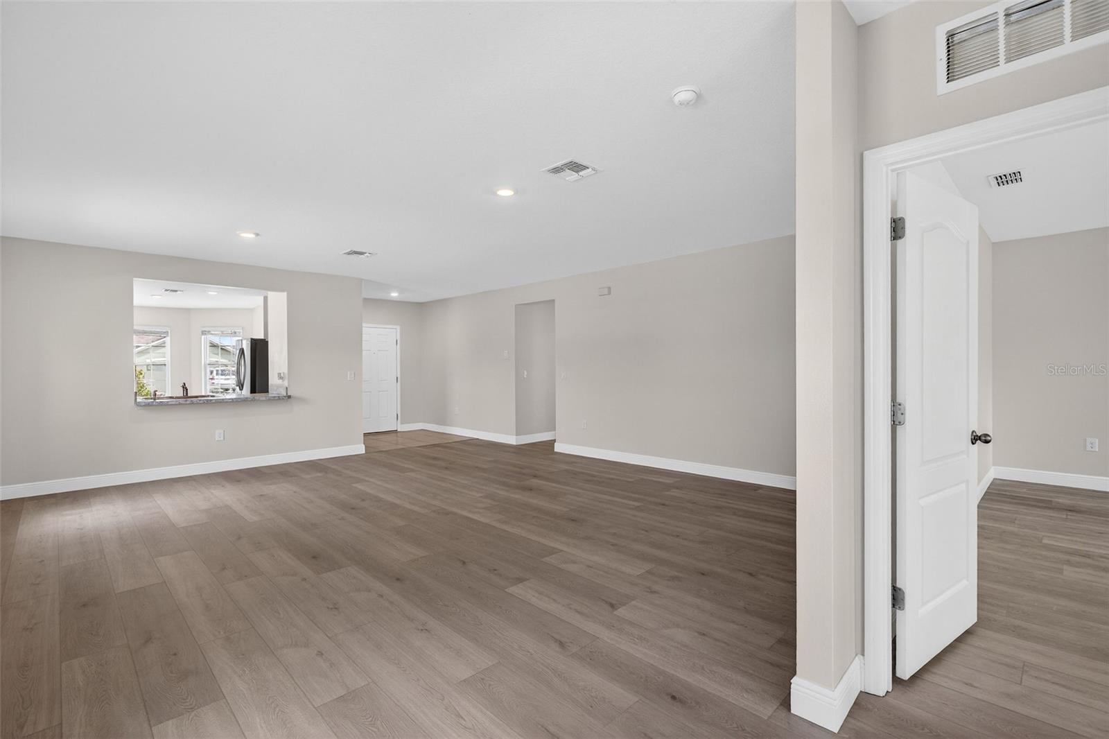 Image 43 of 92 For 2992 Gibraltar Boulevard