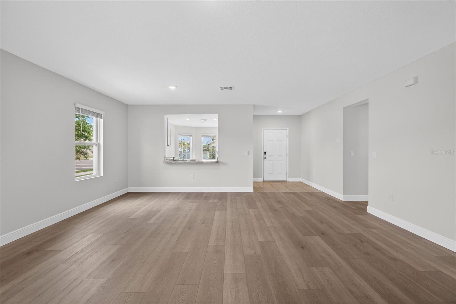 Image 45 of 92 For 2992 Gibraltar Boulevard