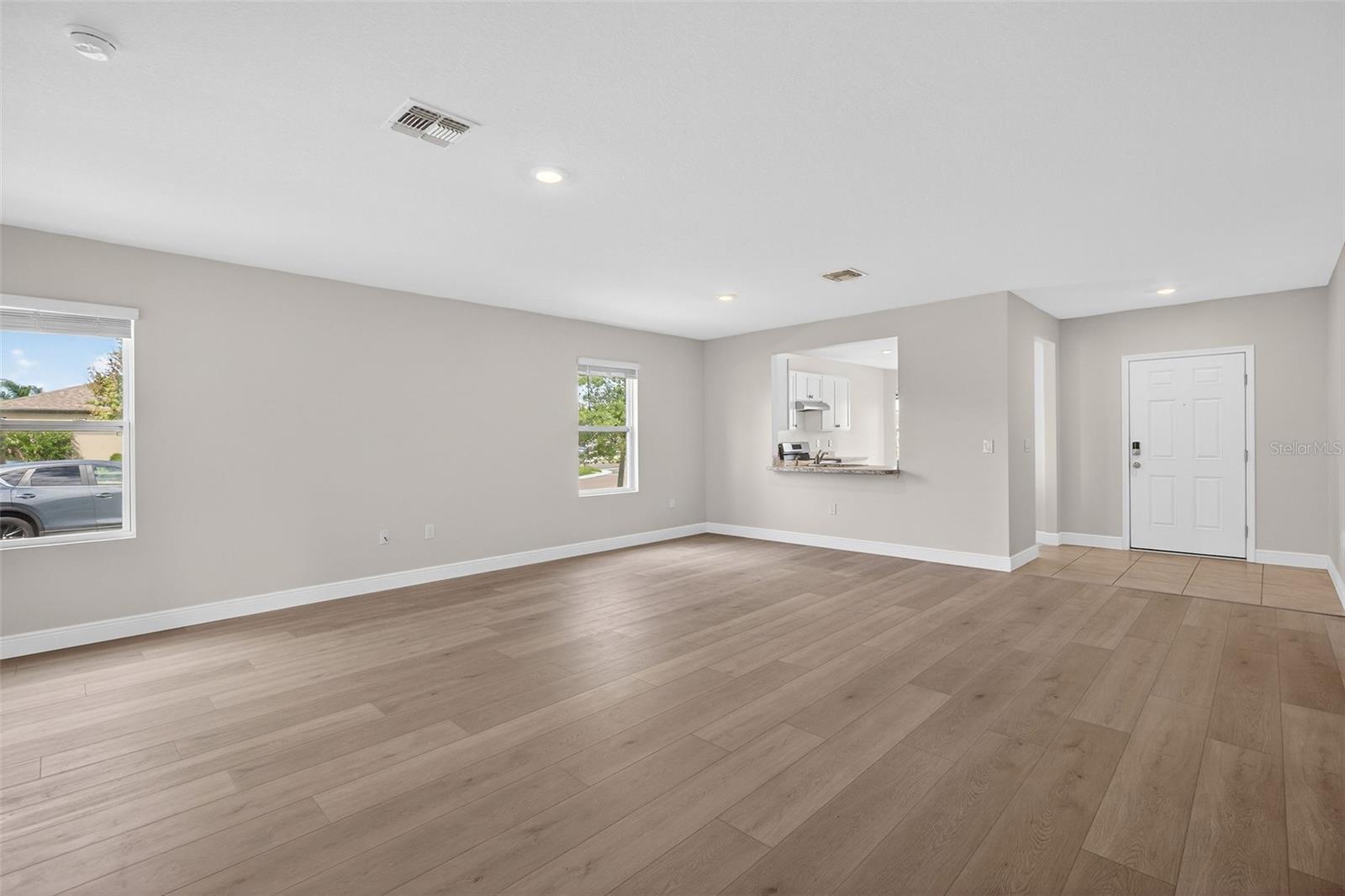 Image 46 of 92 For 2992 Gibraltar Boulevard