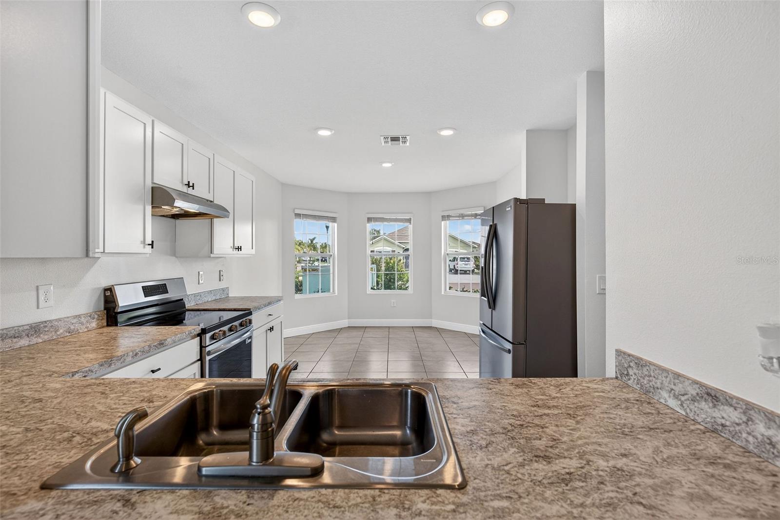 Image 48 of 92 For 2992 Gibraltar Boulevard