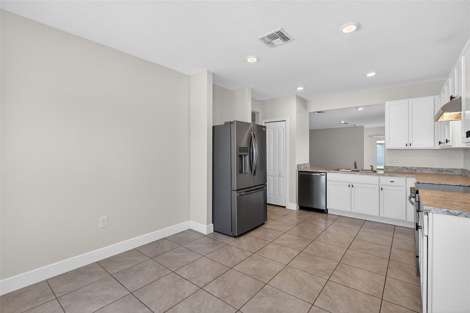 Image 5 of 92 For 2992 Gibraltar Boulevard