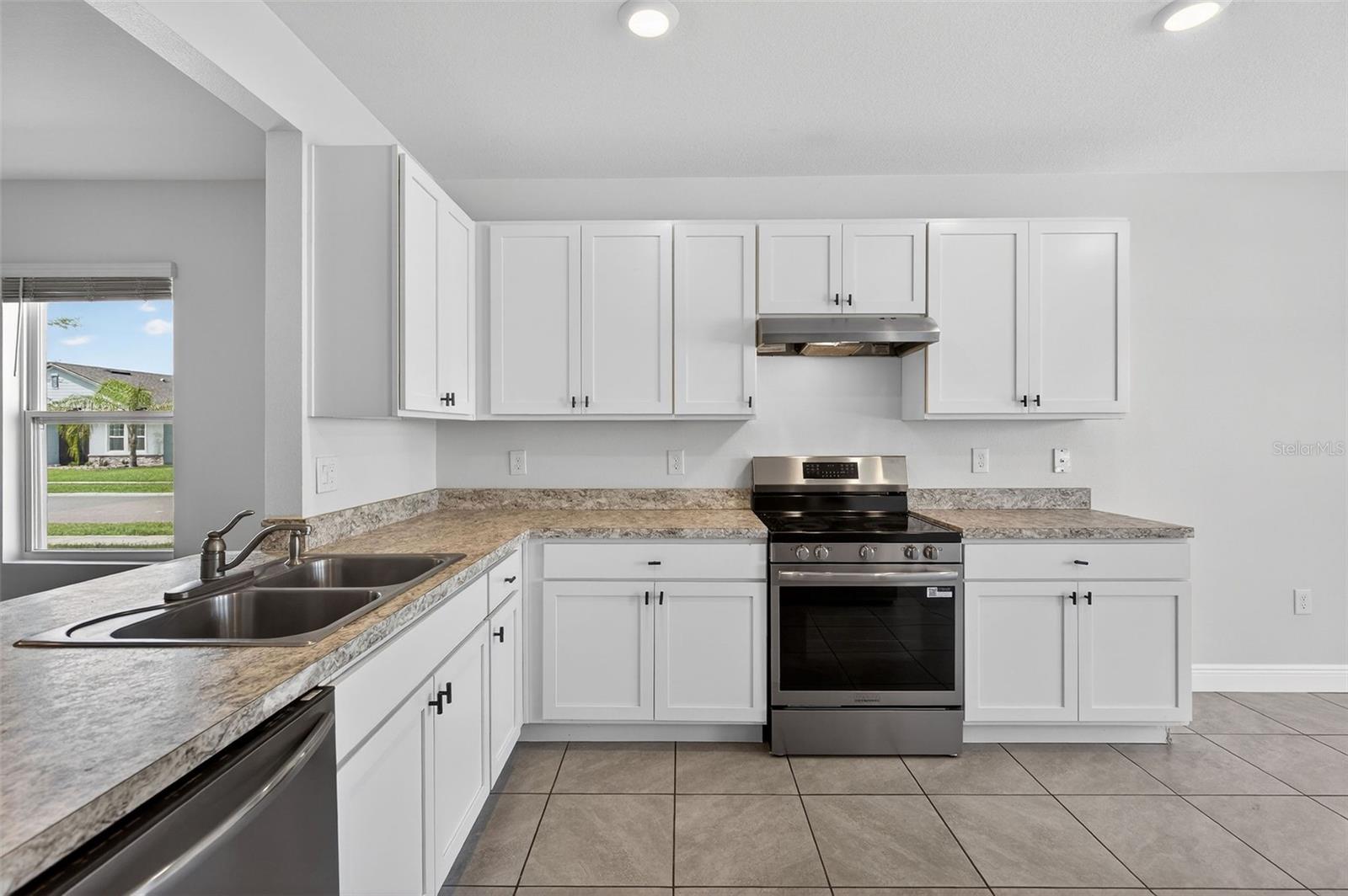 Image 52 of 92 For 2992 Gibraltar Boulevard