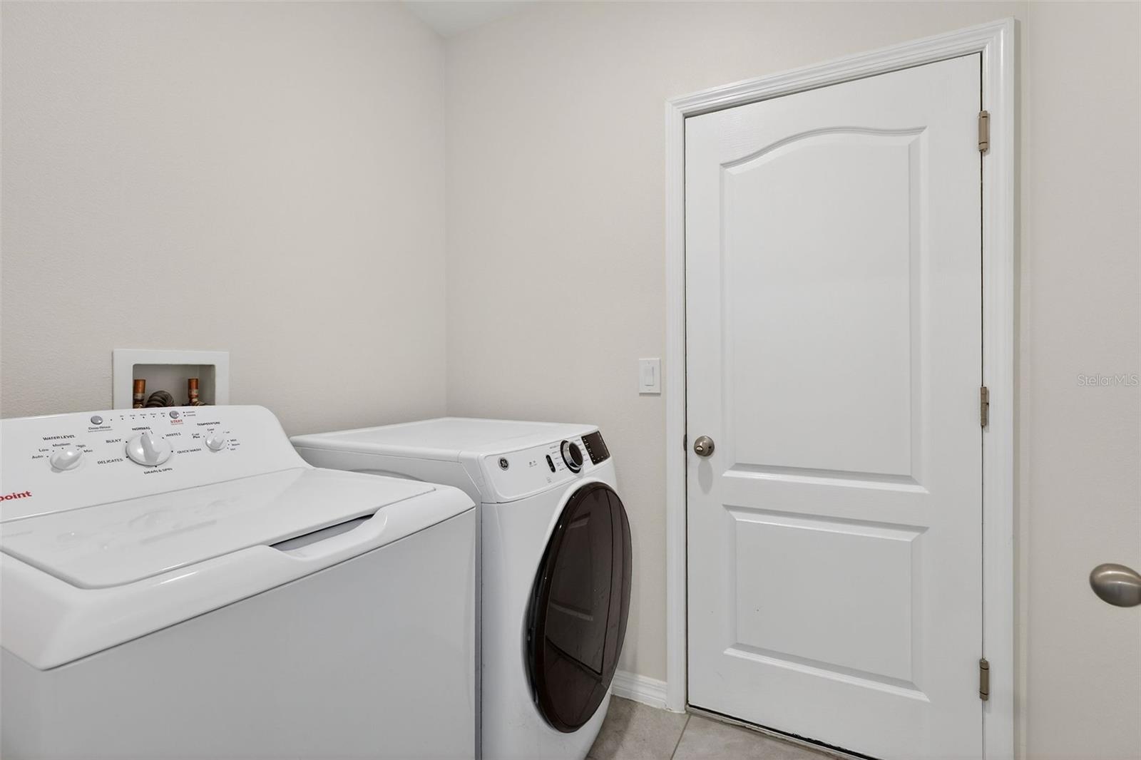 Image 53 of 92 For 2992 Gibraltar Boulevard