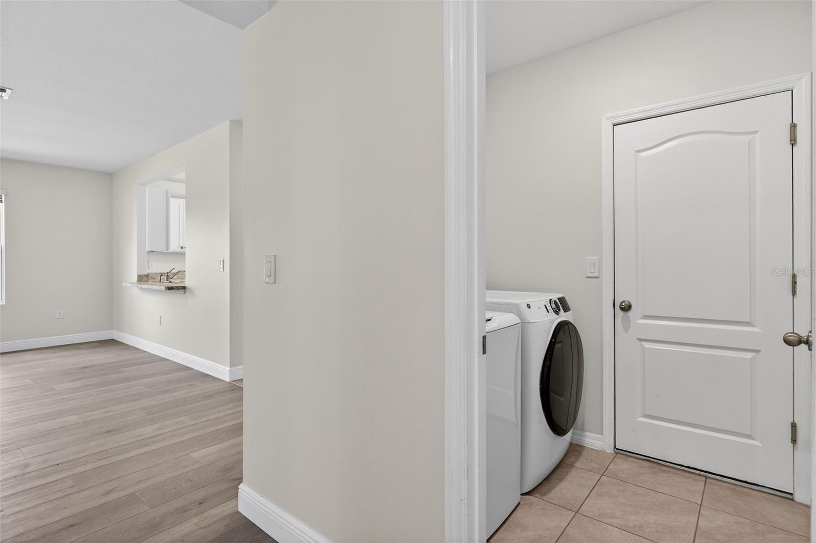 Image 54 of 92 For 2992 Gibraltar Boulevard