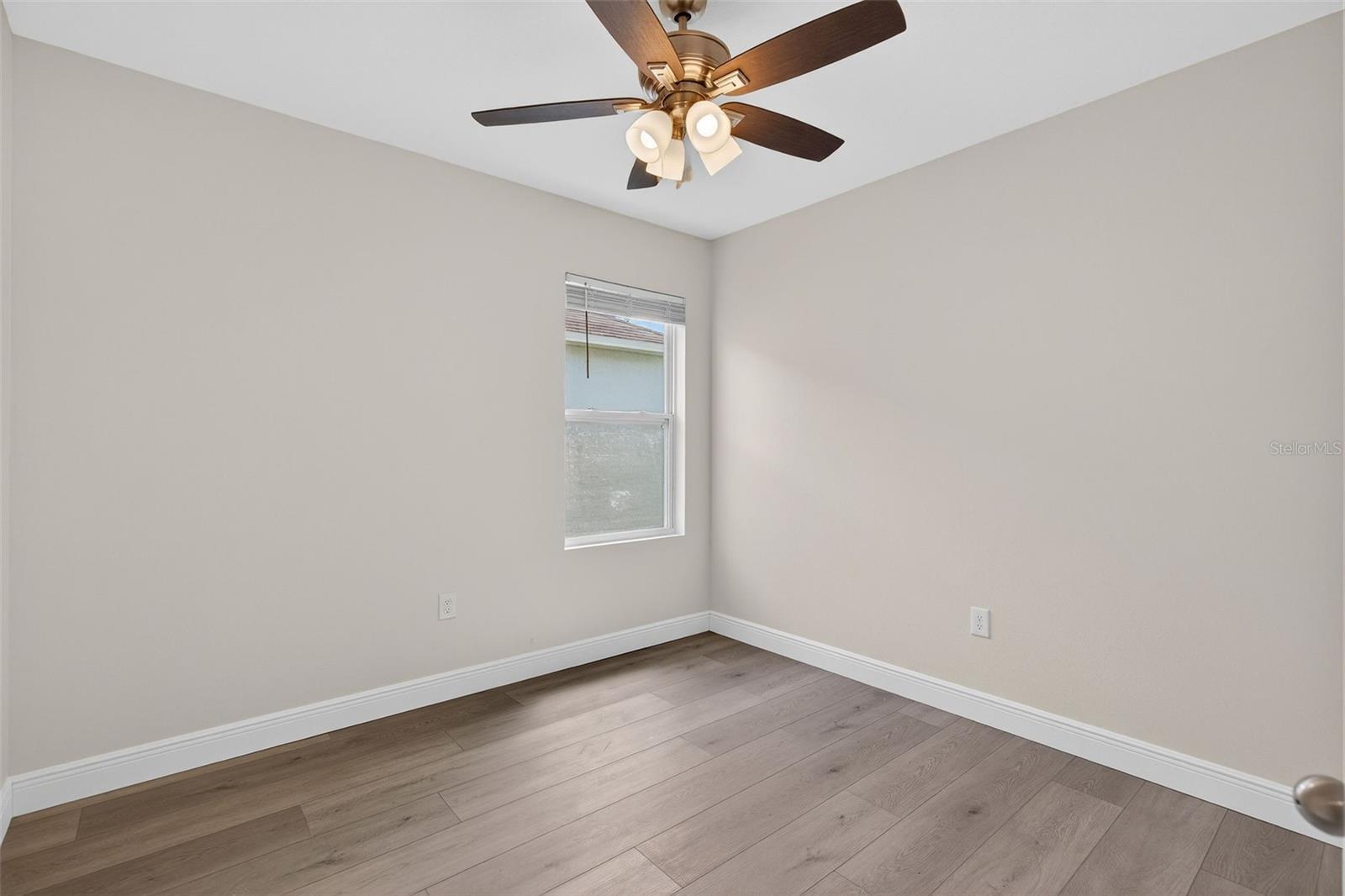 Image 56 of 92 For 2992 Gibraltar Boulevard