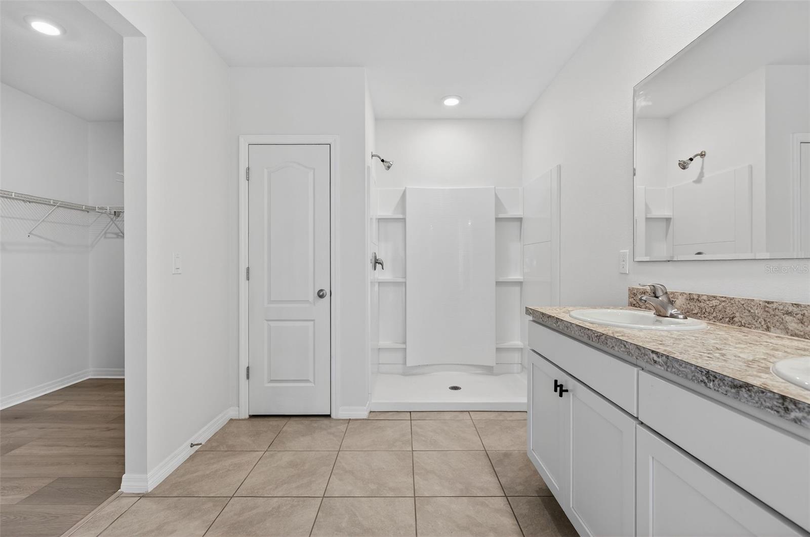 Image 58 of 92 For 2992 Gibraltar Boulevard