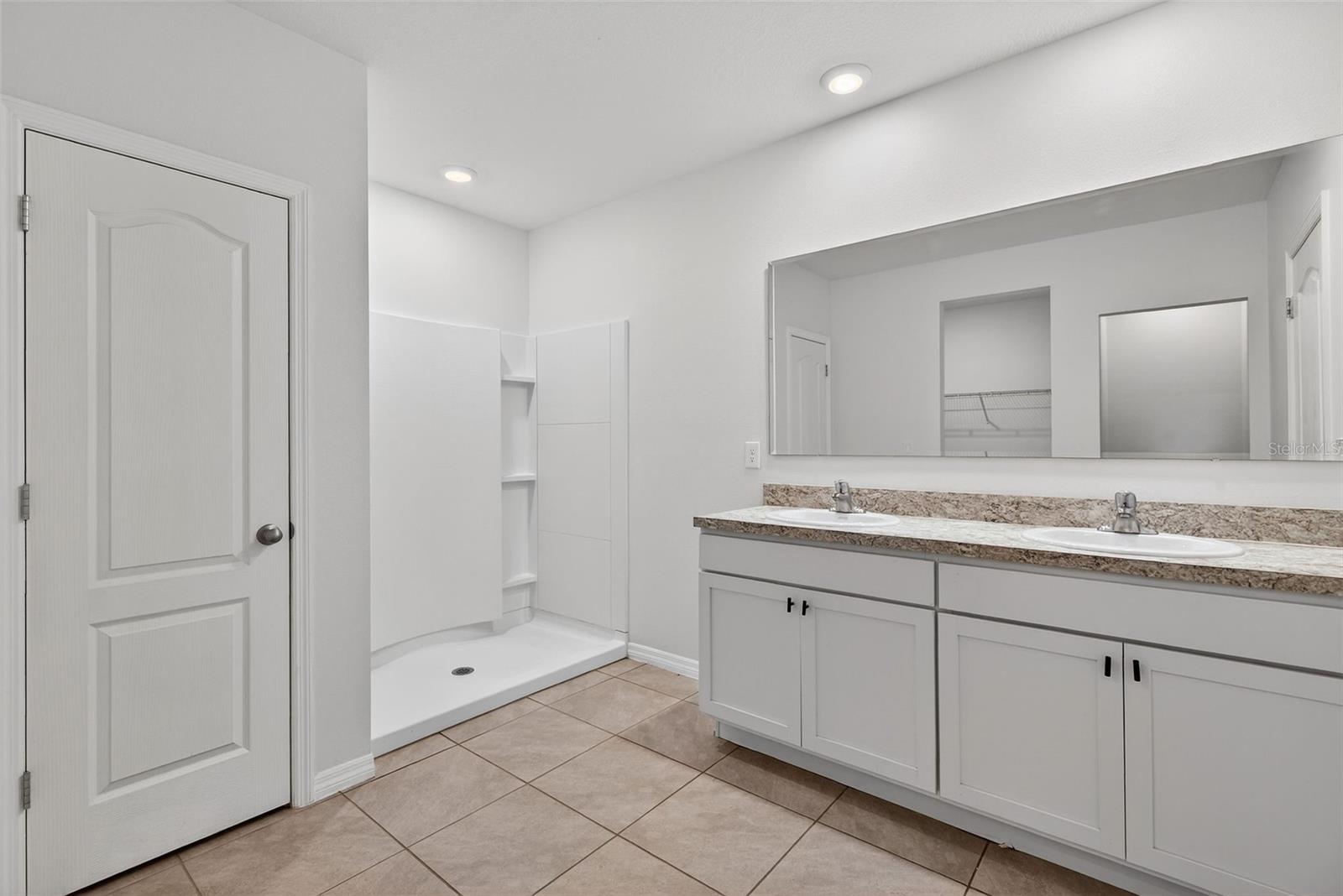 Image 59 of 92 For 2992 Gibraltar Boulevard