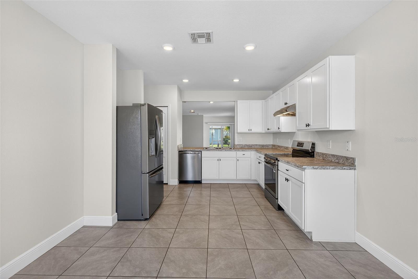 Image 6 of 92 For 2992 Gibraltar Boulevard