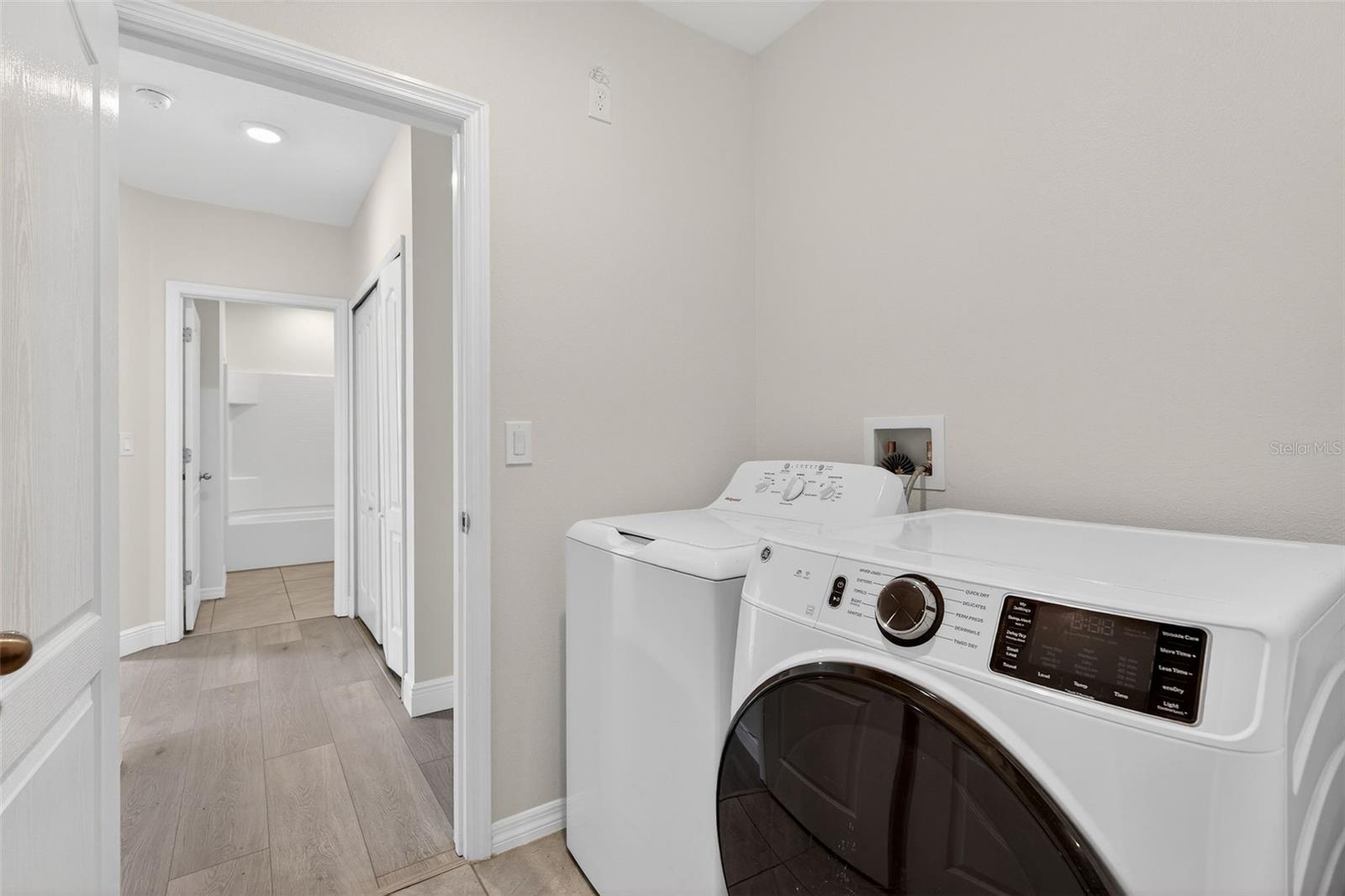 Image 62 of 92 For 2992 Gibraltar Boulevard