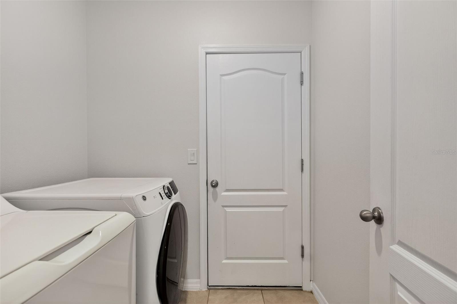 Image 7 of 92 For 2992 Gibraltar Boulevard