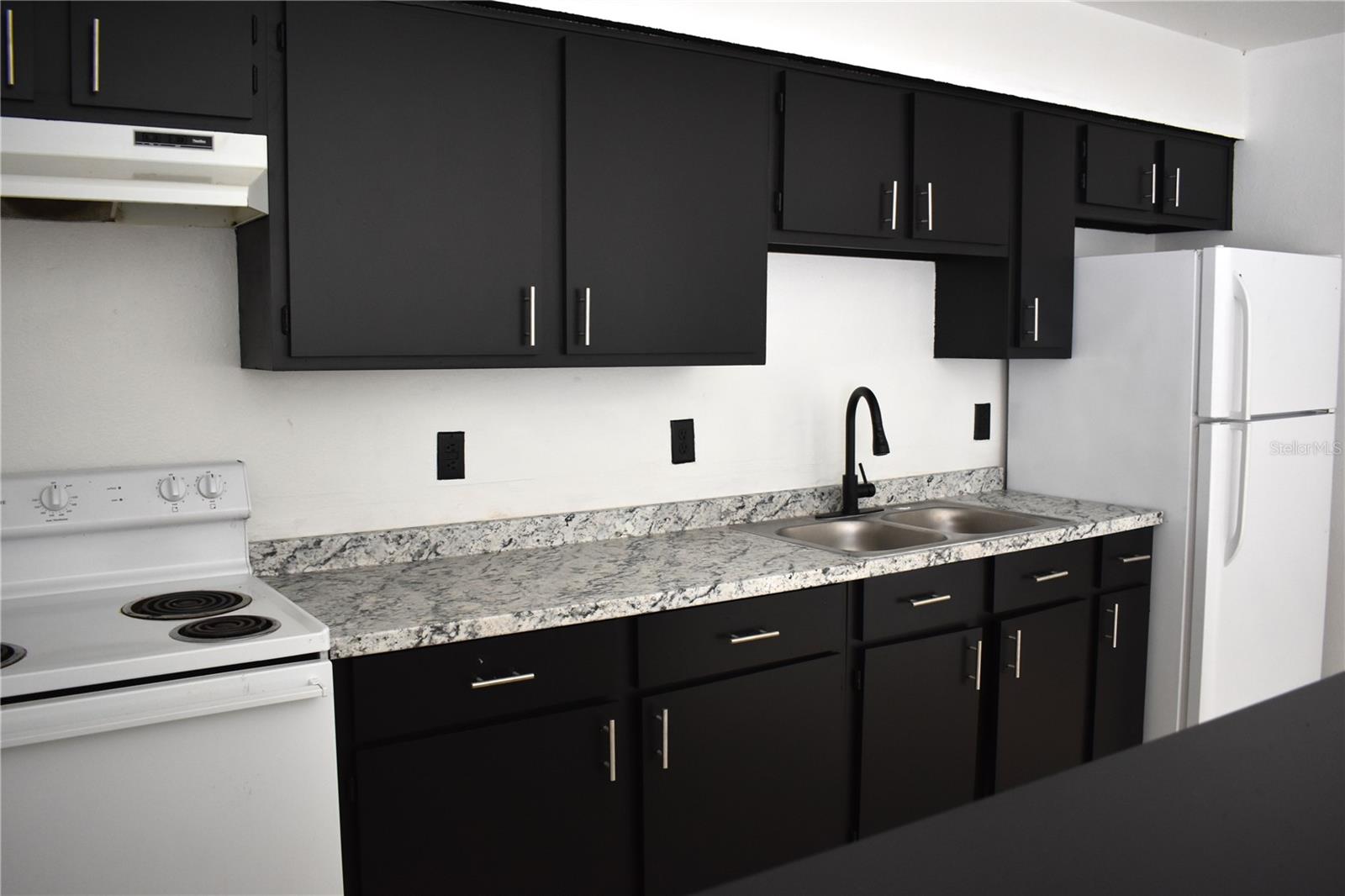 Image 2 of 5 For 912 Pine Avenue