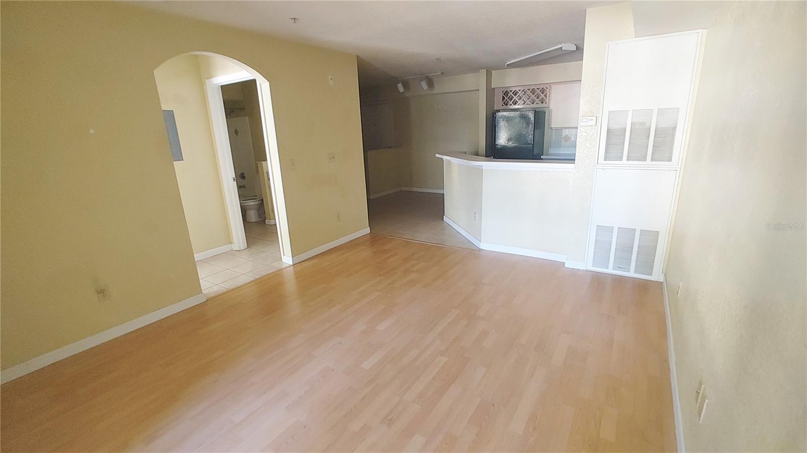Image 14 of 24 For 822 Camargo Way 210
