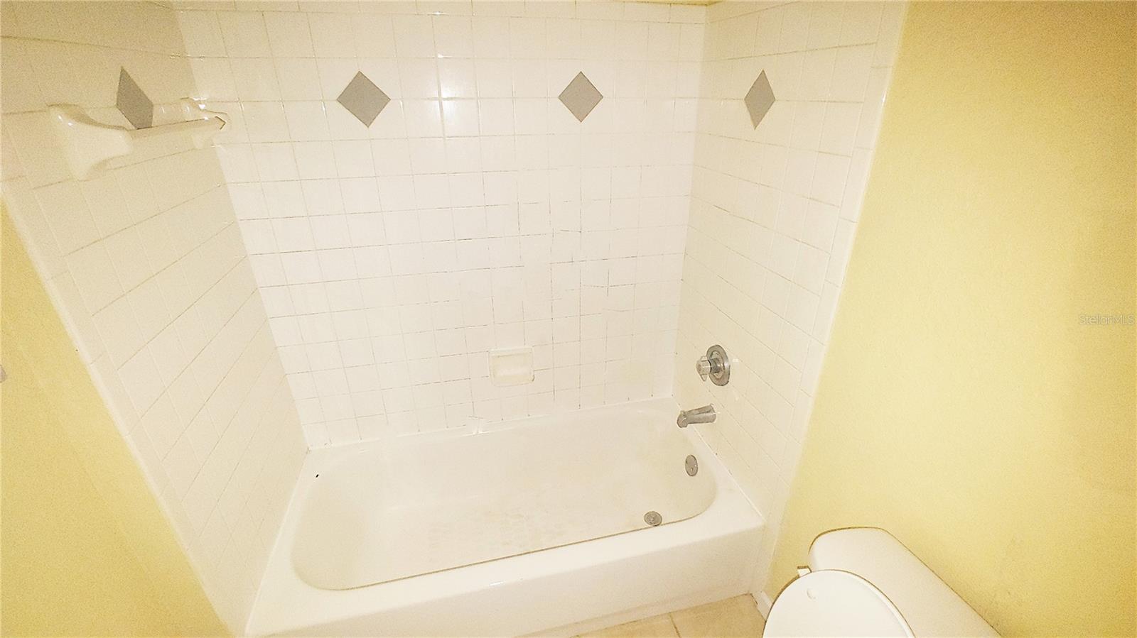 Image 17 of 24 For 822 Camargo Way 210