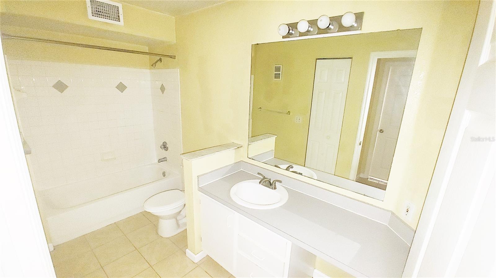 Image 18 of 24 For 822 Camargo Way 210
