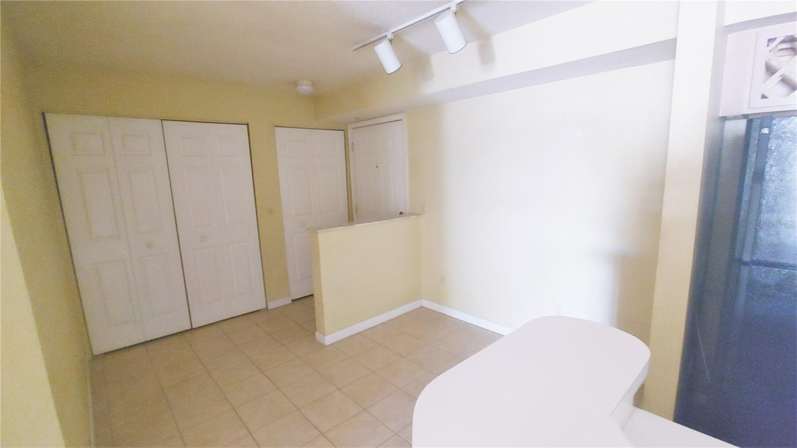 Image 4 of 24 For 822 Camargo Way 210