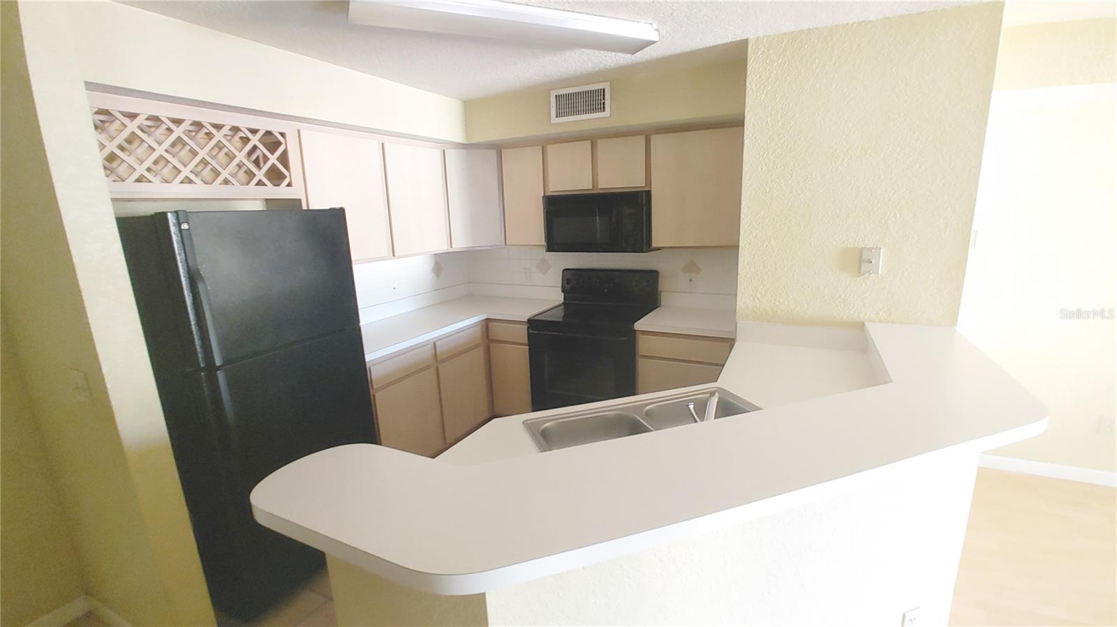Image 7 of 24 For 822 Camargo Way 210
