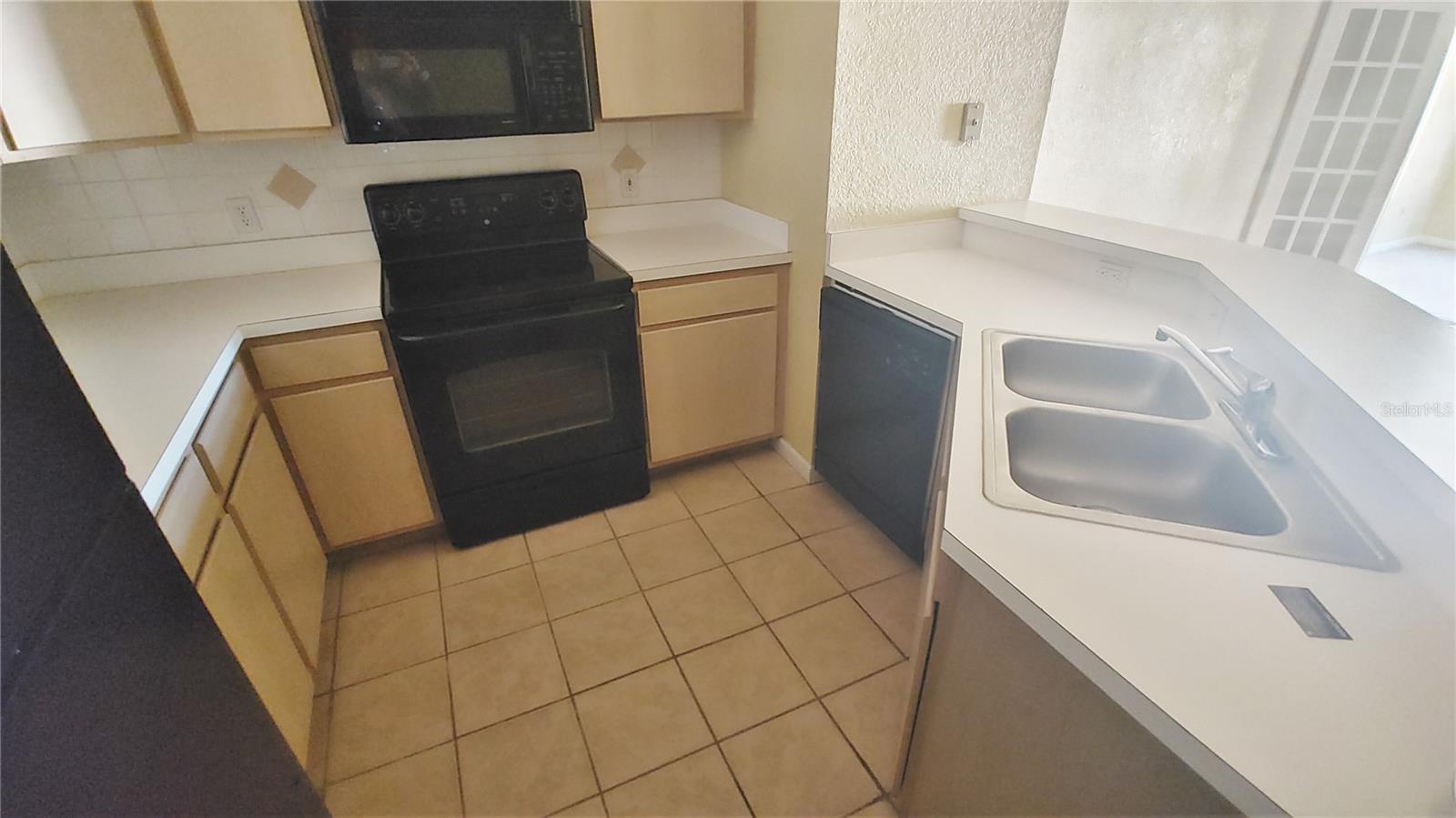 Image 8 of 24 For 822 Camargo Way 210